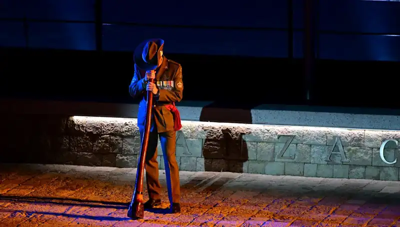 Anzak Koyu'nda Coşku Dolu "Şafak Ayini" Töreni Gerçekleşti