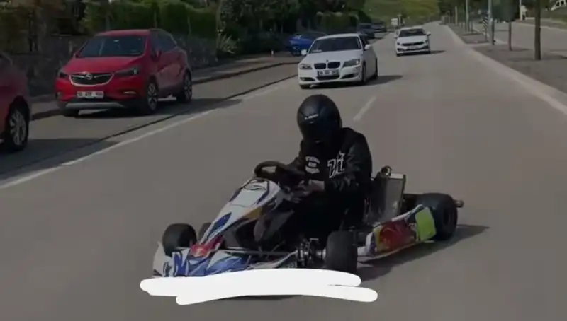 Tehlikeli Drift: Go-Kart Sürücüsünün Yola Çıkma Aksiyonu Şaşırttı!