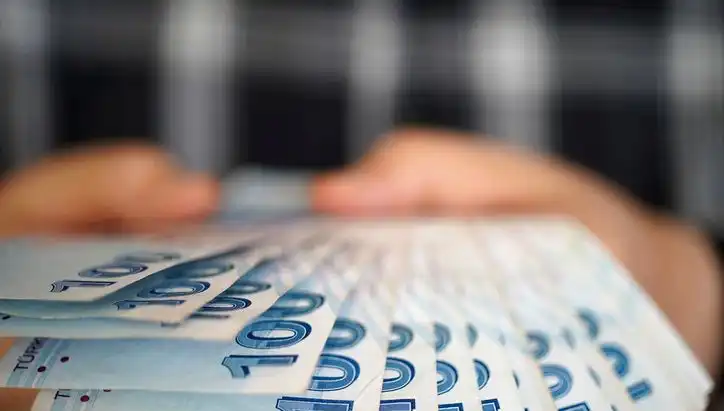 Emekli Promosyonları 2025: Bankalar Hangi Avantajlarla Geliyor?