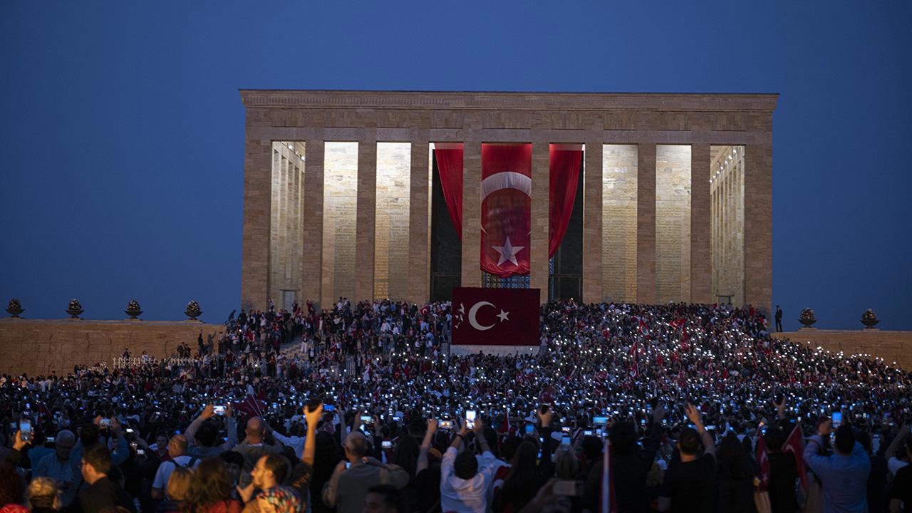 Anıtkabire rekor ziyaretler devam ediyor