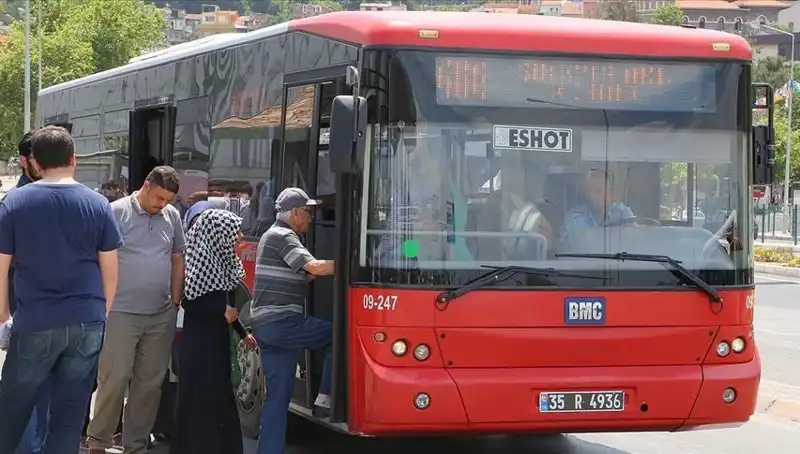 İzmir'de Öğrenci İndirimine Yaş Sınırı: 30’a Geçenler Ceza Alıyor!