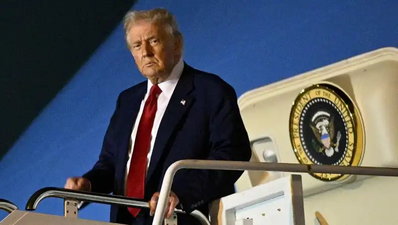 Katar'dan Trump'a Uçan Saray: 400 Milyon Dolar Değerinde Jet Görüntülendi!