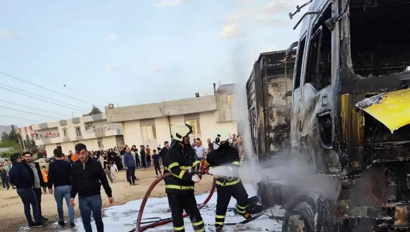 Park Halindeki İki TIR’ın Alev Alev Yanması: Yangının Sebepleri ve Etkileri