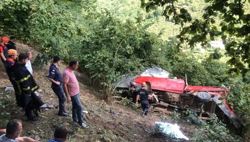 Fındık İşçilerini Taşıyan Araç Şarampole Yuvarlandı: Can Kaybı ve Yaralılar Var!