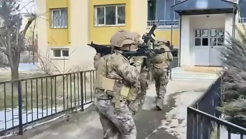 Bingöl'de DAEŞ Operasyonu: Üç Şüpheli Tutuklandı, Güvenlik Önlemleri Artıyor
