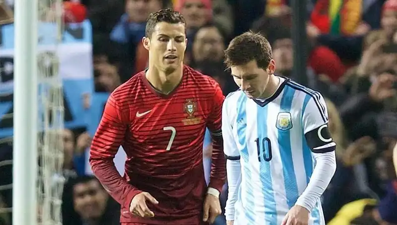 Ronaldo ve Messi: Futbolun İki Efsanesi Arasındaki Rekabet Nereye Gidiyor?