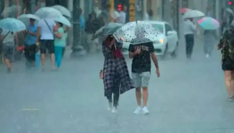 İstanbul'da Sağanak ve Yangın Bölgesinde Kuvvetli Rüzgar Alarmı!