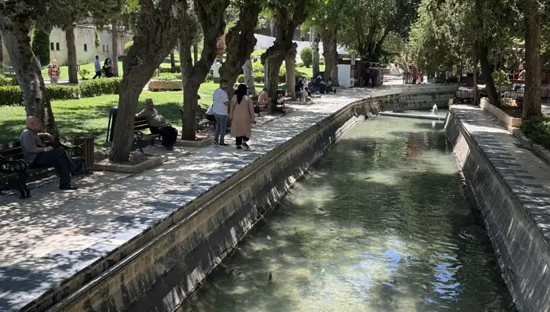 Şanlıurfa’da Hava Sıcaklıkları Rekor Kırıyor: Termometreler 37 Dereceyi Gördü