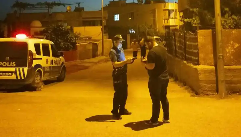Husumetlilerinin Evine Ateş Açanlar Kaçarken Yakalandı: Olayın Detayları