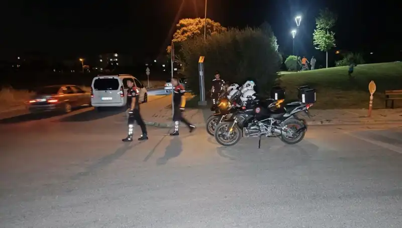 Parkta Kavga: 14 Yaşındaki Çocuk Bıçaklı Saldırıya Uğradı