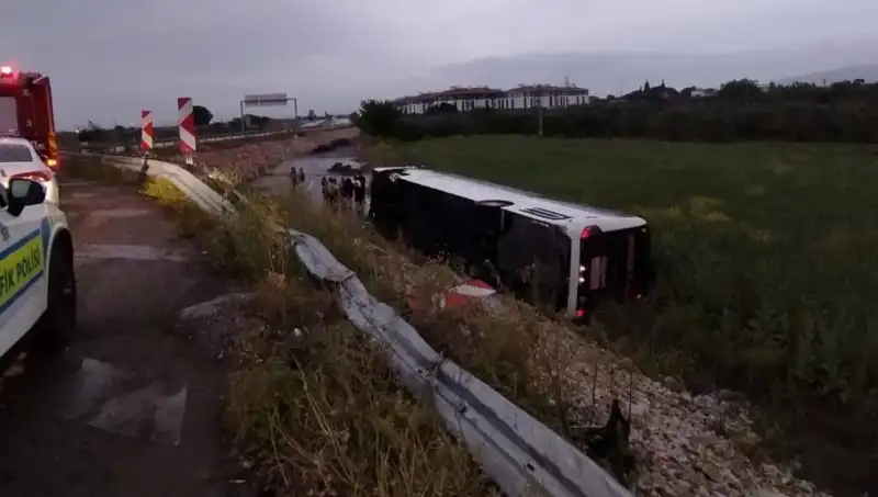 Manisa'da Feci Yolcu Otobüsü Kazası: Yaralı Sayısı 20'yi Geçti