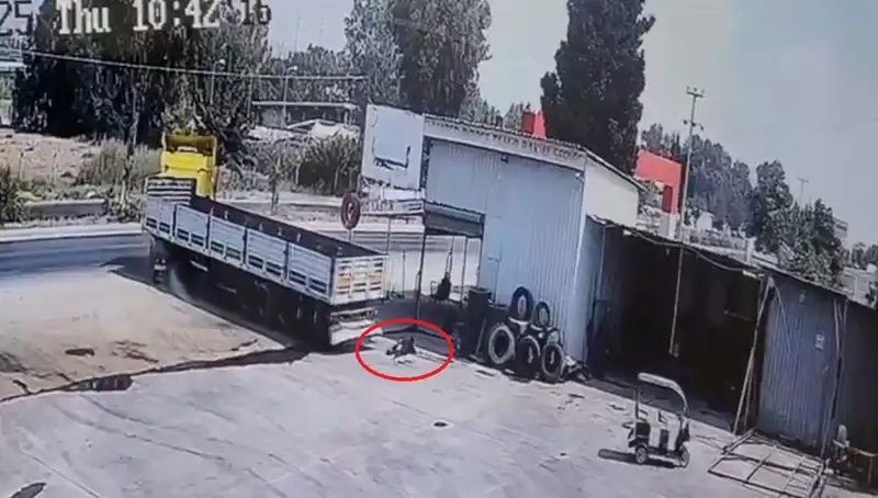 16 Yaşındaki Çocuk İşçi, TIR'ın Altında Kalarak Hayatını Kaybetti