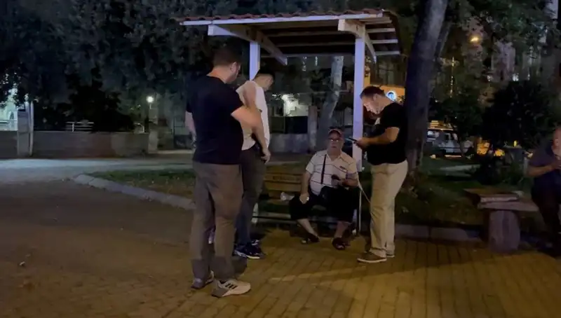 Kısmı Görme Kaybı Olan Adamın Telefonunu Çaldılar: Olayın Detayları Şok Etti!