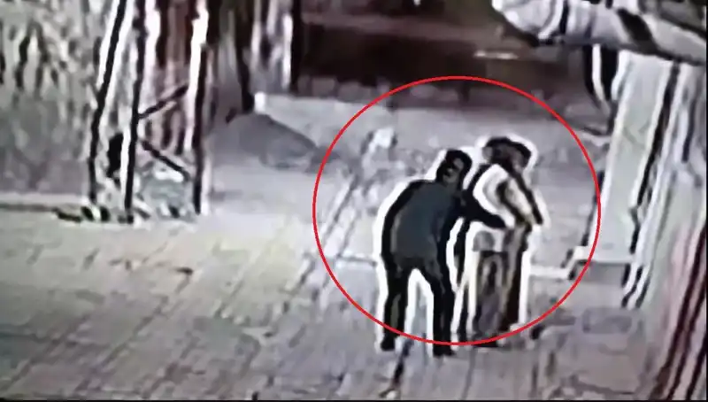 Pazarcı ve Simitçi Kılığına Giren Polisler, Kapkaççılara Şok Operasyon Düzenledi