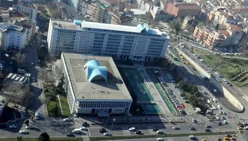 İBB'ye Yolsuzluk Soruşturması: Şüpheliler Adliyeye Sevk Edildi!