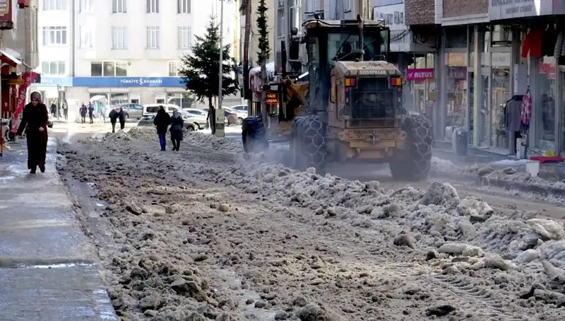 Sarıkamış’ta Kışa Hazırlık: Kar ve Buz Temizlik Çalışmaları Başladı