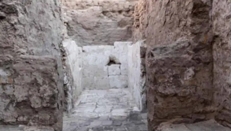 Mısır'da Tarihin Derinliklerinden Gelen Şok Edici Keşif: 3,500 Yıl Önceye Ait Mezar Bulundu