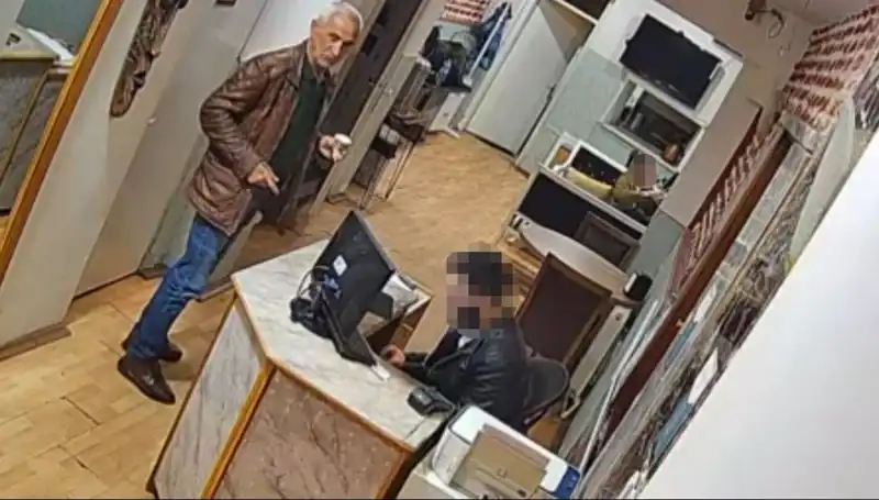 Özgür Özel'e Saldıran Selçuk Tengioğlu'nun Korkunç Anları Videosuyla Ortaya Çıktı