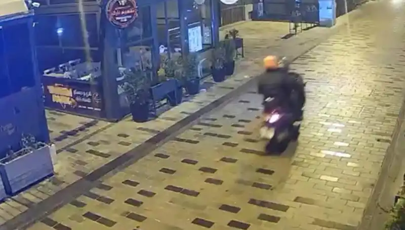 Gece Kulübüne Haraç Saldırısı: Torpil ve Silahlarla Gelen Korku