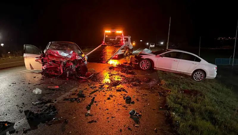 Çanakkale'de Faciaya Yol Açan Kafa Kafaya Çarpışma: 3 Hayat Kaybı, 1 Yaralı
