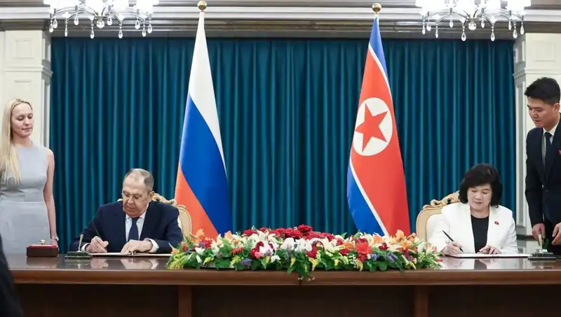 Rusya’nın Kuzey Kore ile Stratejik Bağları: Lavrov ve Mevkidaşı Görüştü