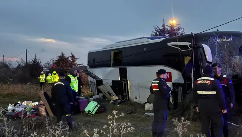 Çanakkale'de Kontrolden Çıkan Otobüs Kazası: 37 Yaralı