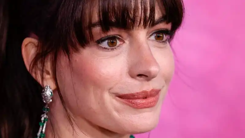 Hollywood'un Karanlık Estetik: Yüzde Ölü İnsan Derisi Trendi Nereye Gidiyor?