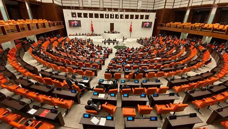 Emekli İkramiyesi 4 Bin TL Olacak: İlk Onay TBMM'den Geldi