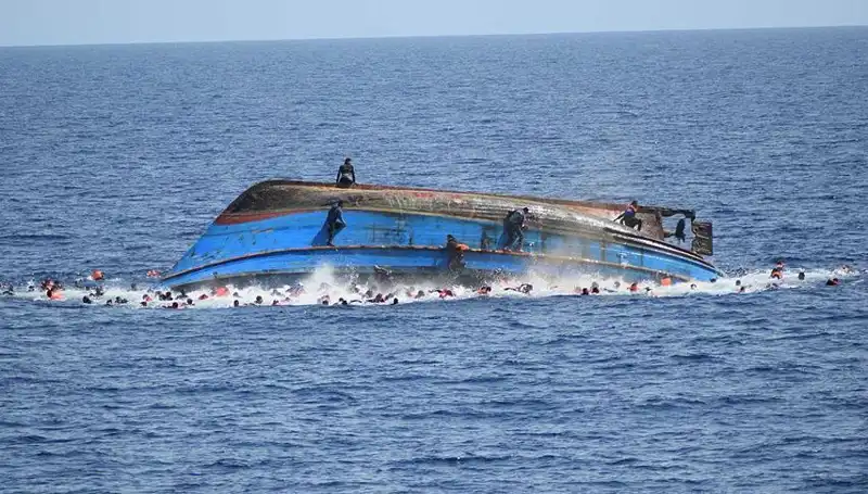 Filipinler'de Gemi Faciası: Alabora Olan Gemide Can Kaybı ve Arama Kurtarma Başladı