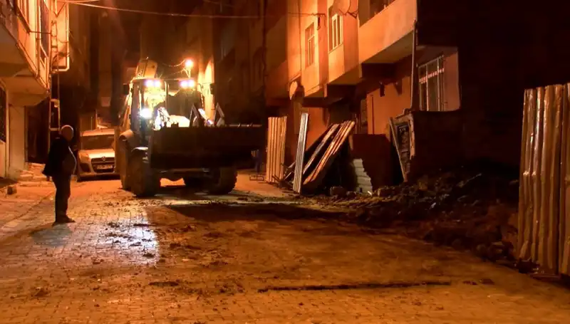 Bağcılar’da Yana Eğilen Bina Boşaltıldı: Güvenlik Önlemleri Alındı