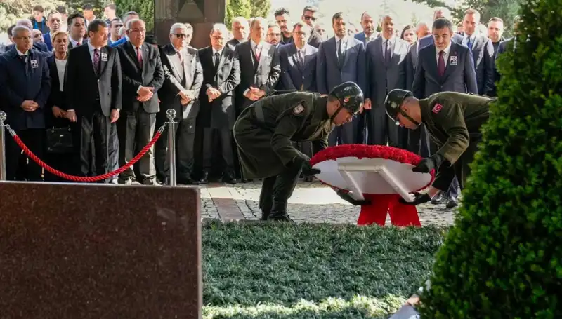 8. Cumhurbaşkanı Turgut Özal, Mezarı Başında Duygusal Bir Törenle Anıldı