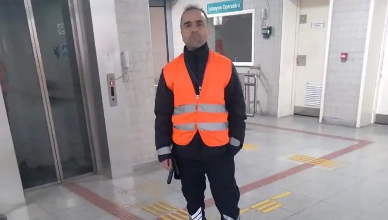 Trende Sigara İçen Adam, Uyarı Üzerine Güvenlik Görevlisini Öldürdü!