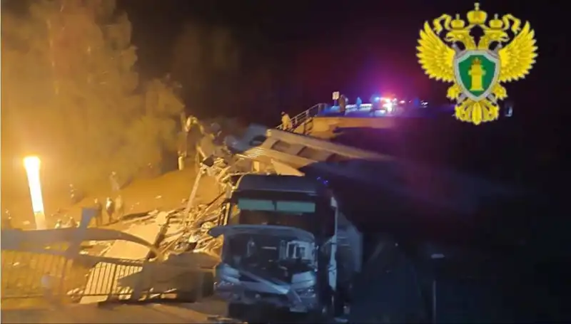 Rusya’da Korkunç Olay: İki Köprü Çöktü, Tren Kazasında Yedi Hayat Kaybı!