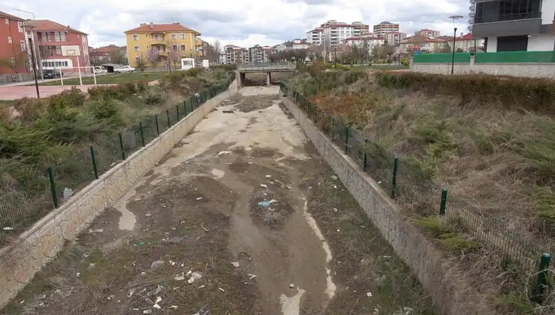 Kuraklık Tehlikesi: Coşkun Nehirler Susuz Kalmaya Başladı