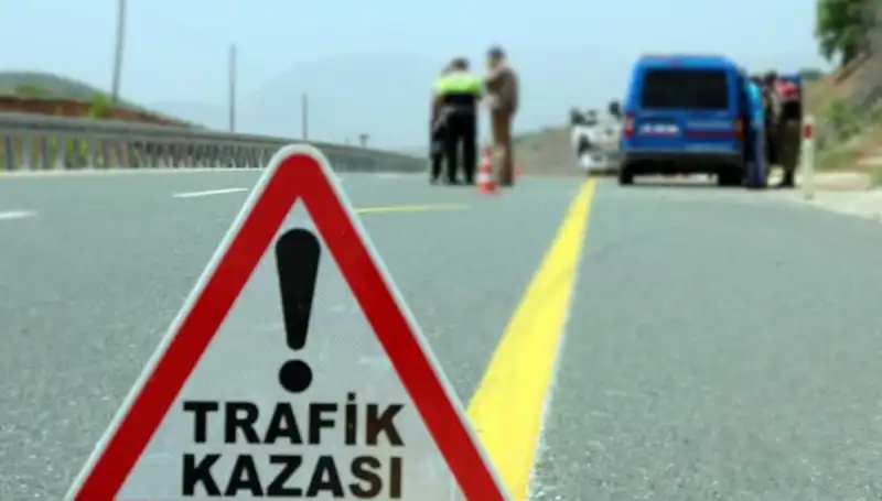 Otomobil ile Kamyon Çarpıştı: Korkunç Kazada Hayatını Kaybedenler Var