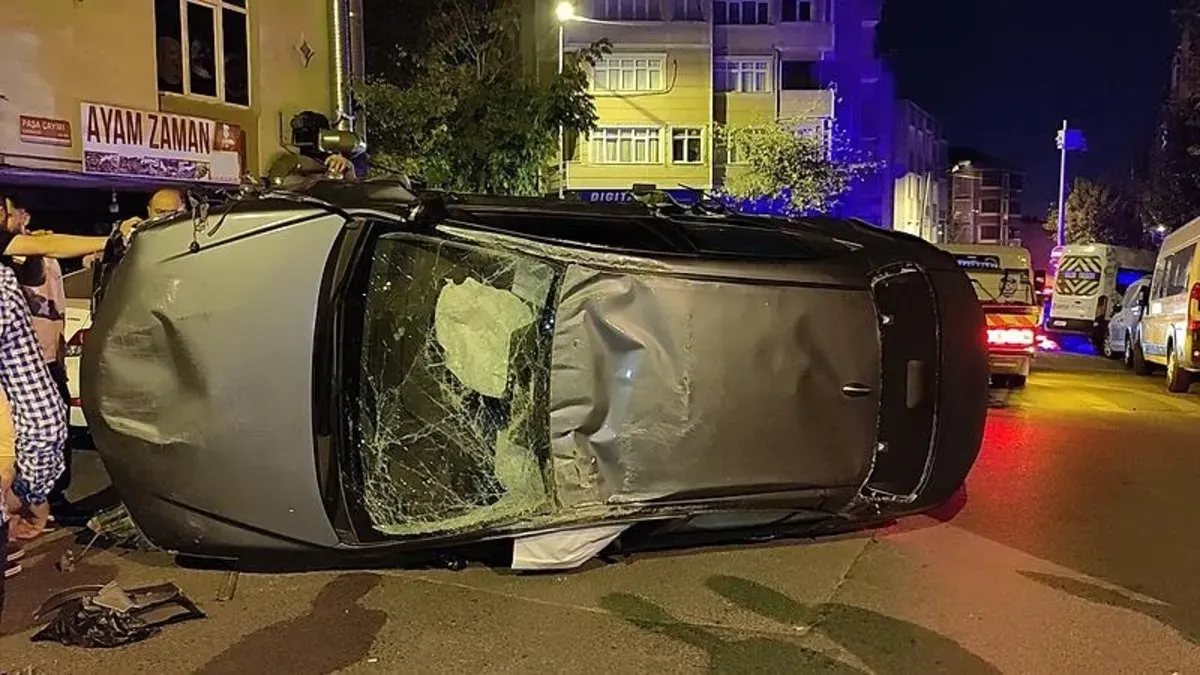 Gaziosmanpaşa’da Kontrolden Çıkan Otomobil Yan Yattı: 1 Kişi Yaralandı