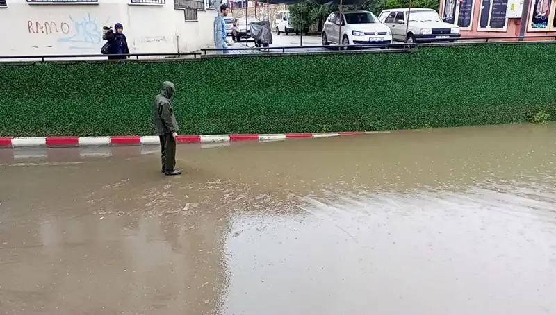 Aydın'da Şiddetli Yağışlar Alt Geçidi Su Bastı: Hayatı Olumsuz Etkiledi!