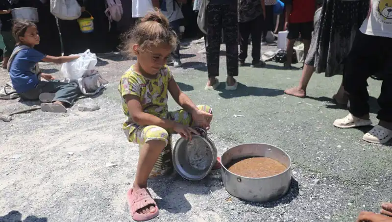 Gazze'de Çocukların Açlık Feryatları: Bir Ekmek İçin Verilen Mücadele