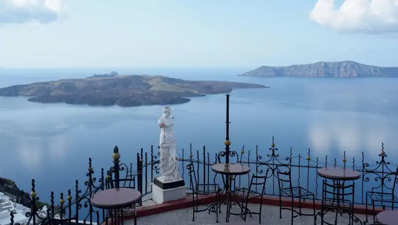 Santorini'de Tedirgin Edici Gelişmeler: "Ada Sulara Gömülebilir" Uyarısı!
