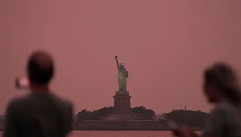 Kanada Yangınları New York'u Karanlığa Boğdu: Dumanlar Şehirde!