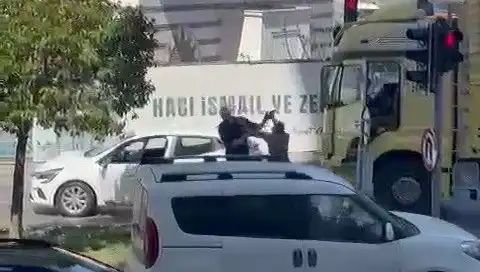 İstanbul Trafiğinde Çekiçli Dehşet: Ne Oldu?