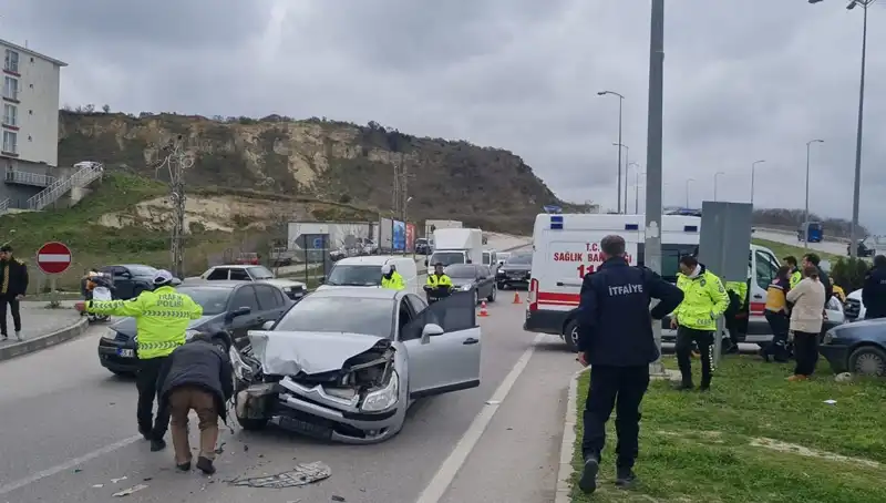 Sinop’ta Korkutan Kaza: Çarpışan Otomobillerde Yaralılar Var!