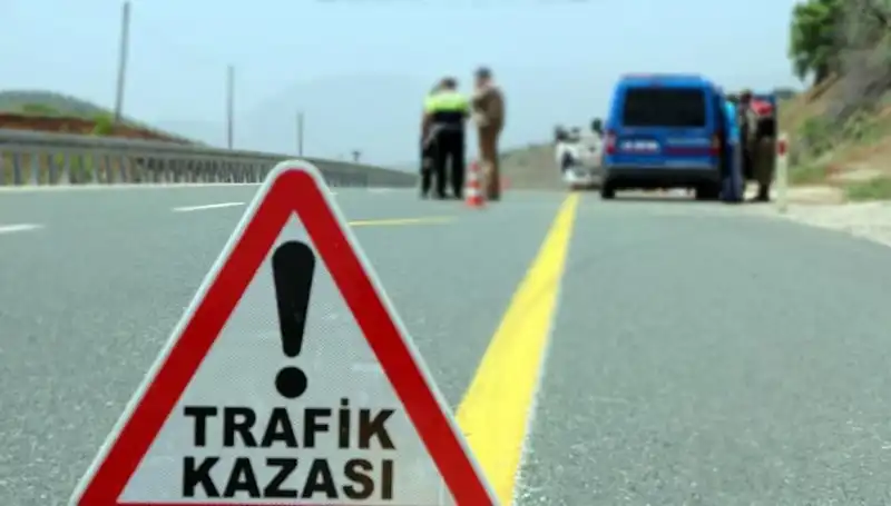 Ticari Araç ve Otomobil Çarpıştı: Kaza Sonucu 5 Yaralı