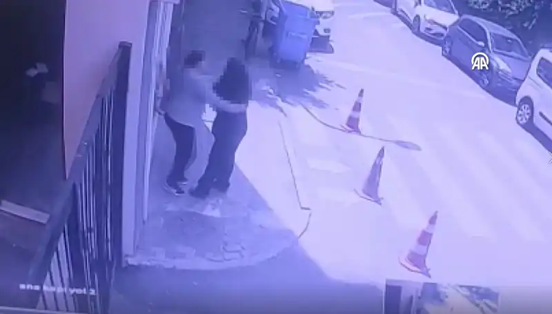 İstanbul Lisesinde Tuvalet Dehşeti: Öğrenci Şokta!