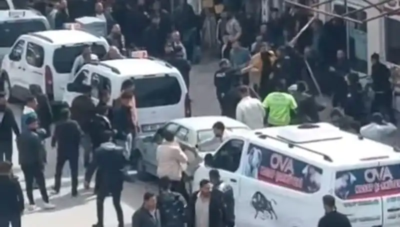 Erciş’te Taşlı Sopalı Kavga: 7 Kişi Gözaltına Alındı, Olayların Ardındaki Gerçek Ne?