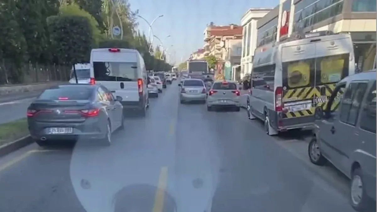 Sakarya’da Ambulans Geçişinde Yeni Dönem: Fermuar Sistemi Uygulaması Başladı