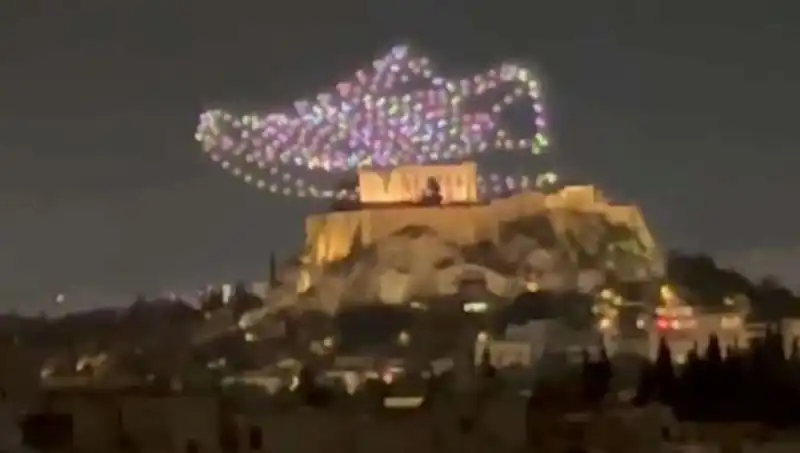 Akropolis’in Üzerinde Drone ile Reklam Uygulamasına Soruşturma Başlatıldı