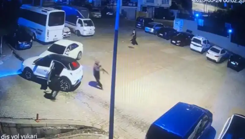 Kağıthane'de Kalaşnikovlu Dehşet: Maskeli Saldırganların Kurşun Yağmuru