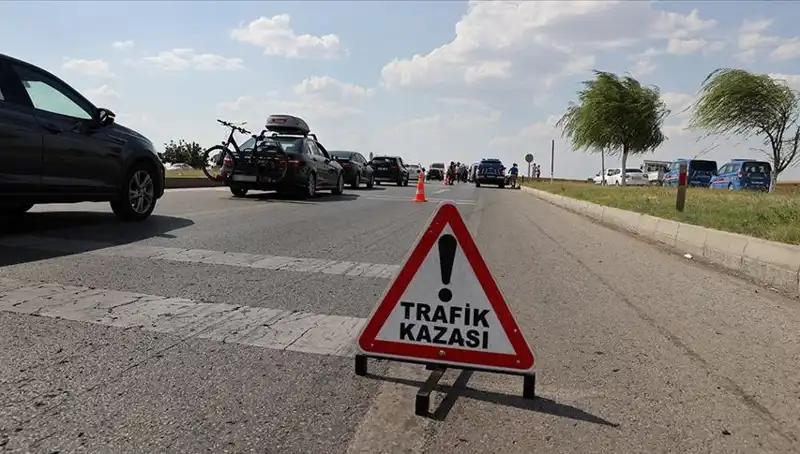 Adana'da Feci Kaza: Kamyon ile Otomobil Çarpıştı, 1 Ölü 1 Yaralı!