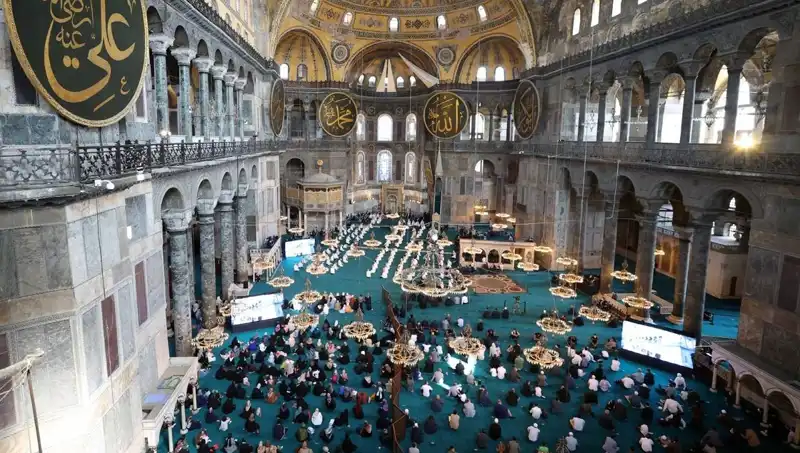 Ayasofya’nın Kapısını Kıran Şahıs, Hapis Cezasıyla Yargılandı
